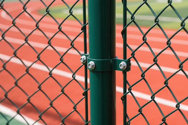 河北篮球场围网生产厂家怎么选？实用指南(图1)