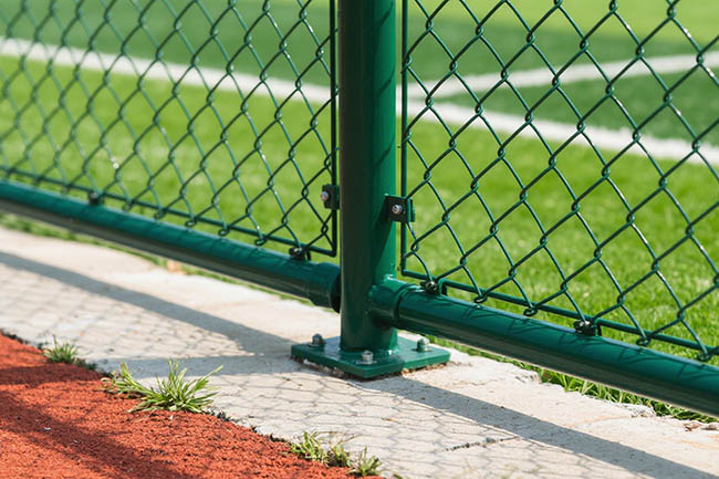 球场围网一米价差之谜：选对不选贵的门道(图2)