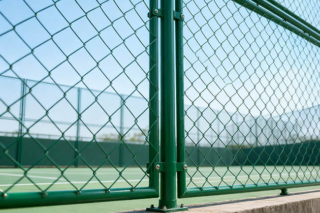 篮球场围网多少钱一米？识破低价迷局，2025 年明智选择指南(图1)