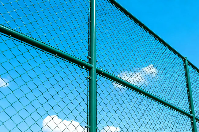 买篮球场围网防坑！河北厂家 3 步选，定制适配还划算(图1)