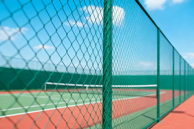 采购球场围网：选对材质的关键，是贴合场地需求(图2)