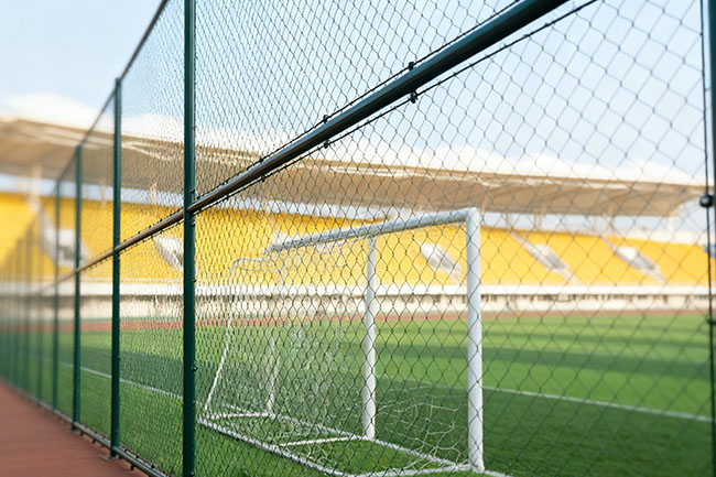 2025 球场围网多少钱一平米？材质 + 规格 + 选购全攻略，避坑不花冤枉钱(图1)