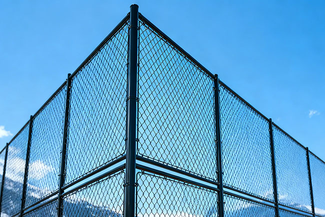 球场围网材质怎么选？性能、价格、场景全解析，避免采购浪费(图1)