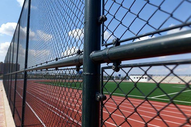 河北篮球场围网采购指南（800 字版）：3 步避开 "通用款不适用、低价易生锈" 坑(图2)