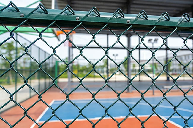 球场围网价差 2 倍多？不是虚高，差别藏在这 3 处(图1)