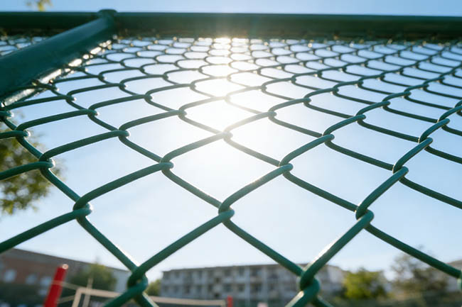 球场围网选型指南：5 个核心要素帮你选对不踩坑(图1)